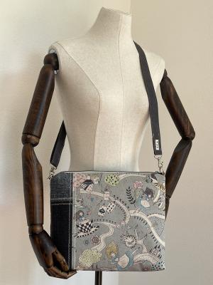 "Flickenwerk IV/3" (grau) - ALICE IM WUNDERLAND